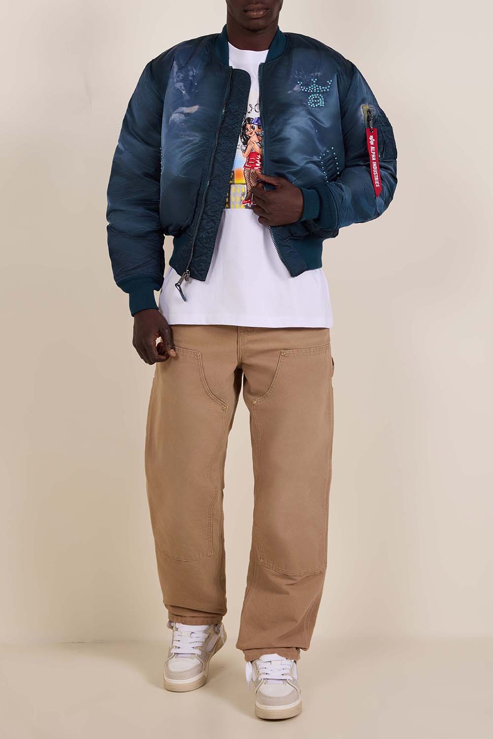 אוויק X אלפא אינדסטריז